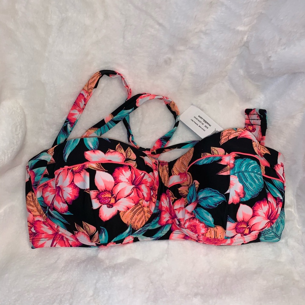MALIBU  SWIM TOP NWT (G)